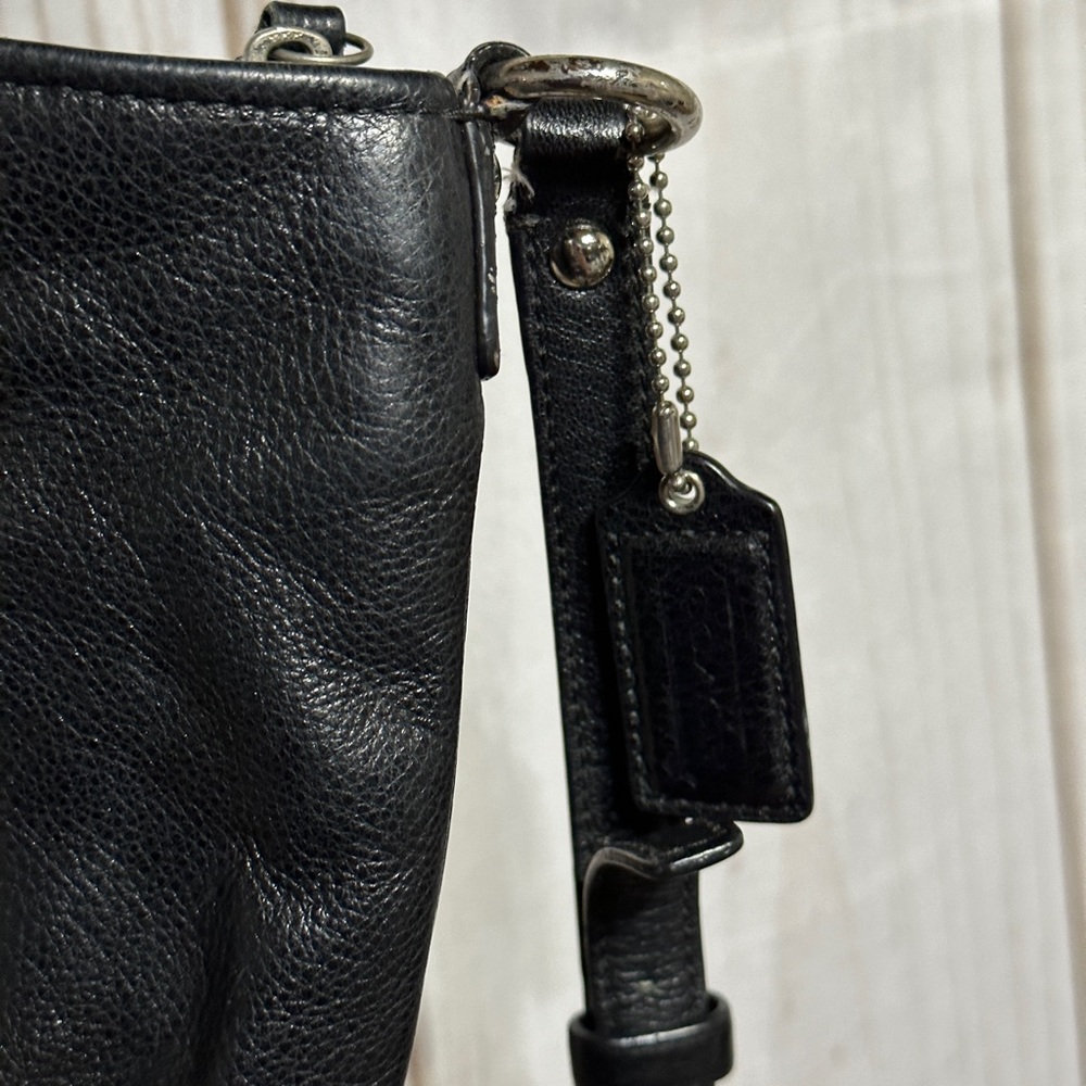 VINTAGE COACH CROSSBODY! - Picture 9 of 12